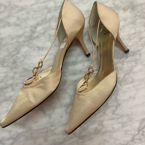 Stuart Weitzman Gold toe w/ Swarovski detail NWT - Picture 5 of 6